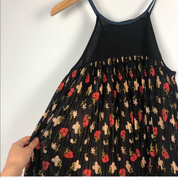 Urban Outfitters Cooperative floral pleated  top - Picture 3 of 7